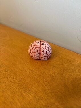 NWT Cracker Barrel Halloween Brain Shaker